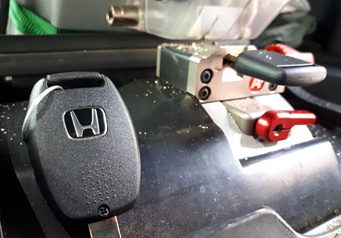 Honda keys cut with laser machine